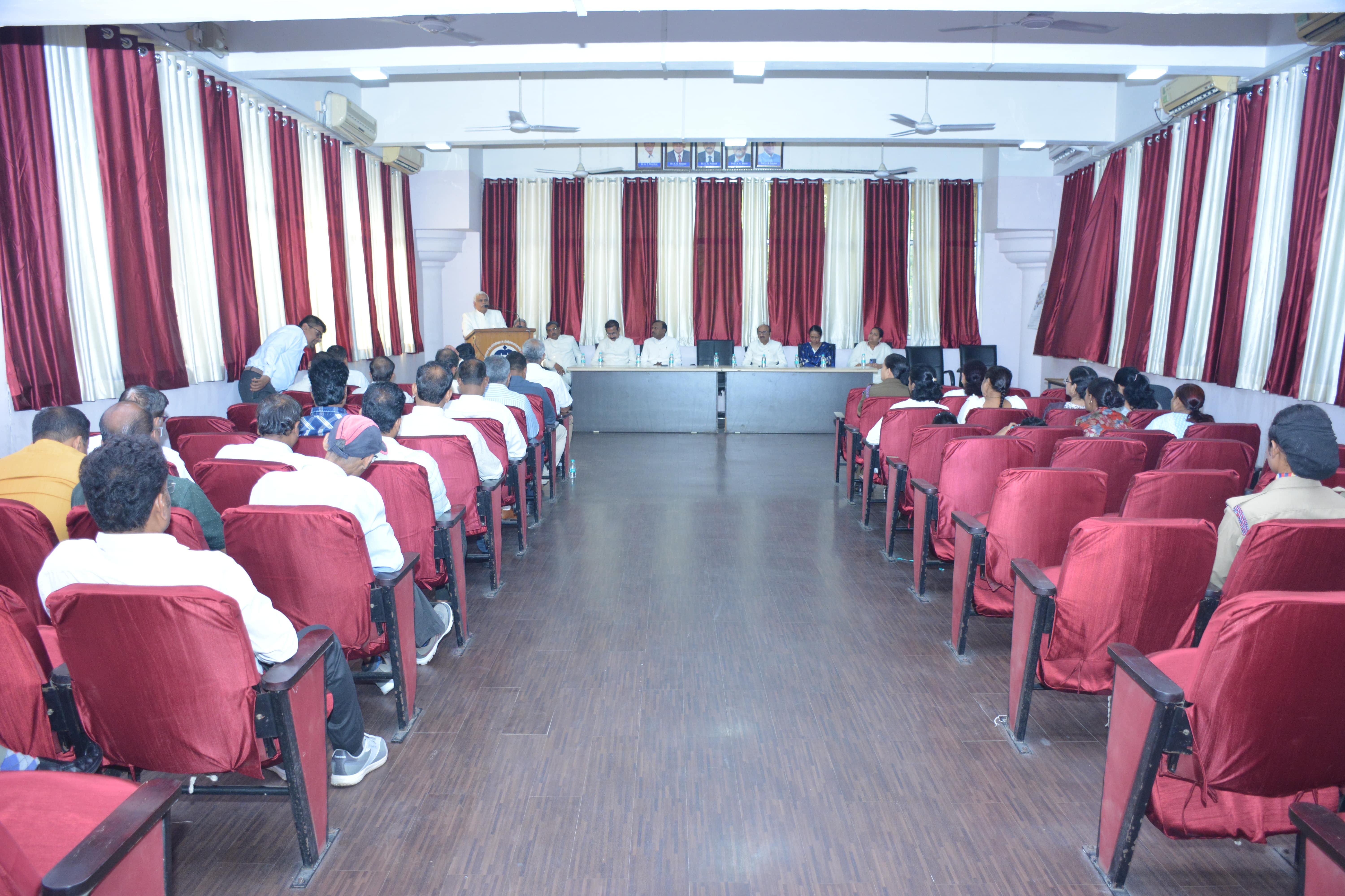 Maharashtra din celebration at MAFSU HQ (1).JPG